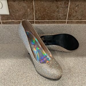 Silver slipper size 7.5